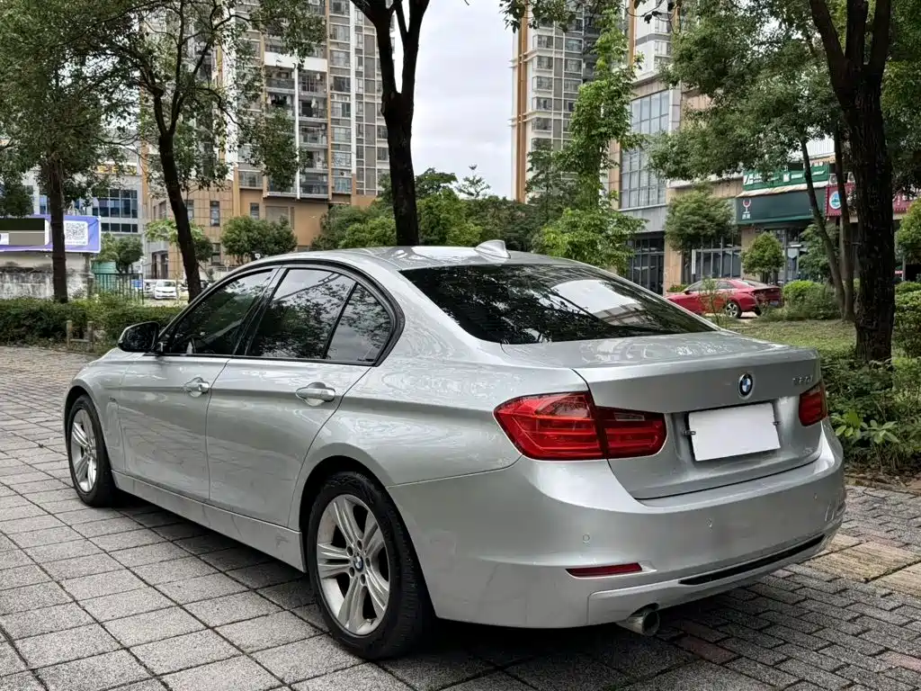 BMW 3 Series 2012 2013 320i Sport Line
