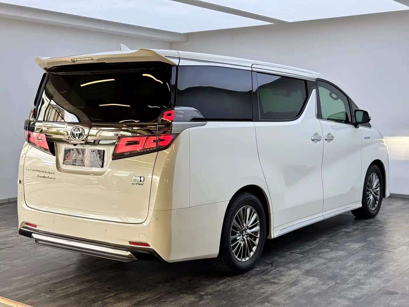 Toyota Vellfire 2022 2021 Crown Hybrid 2.5L HV Supreme Edition