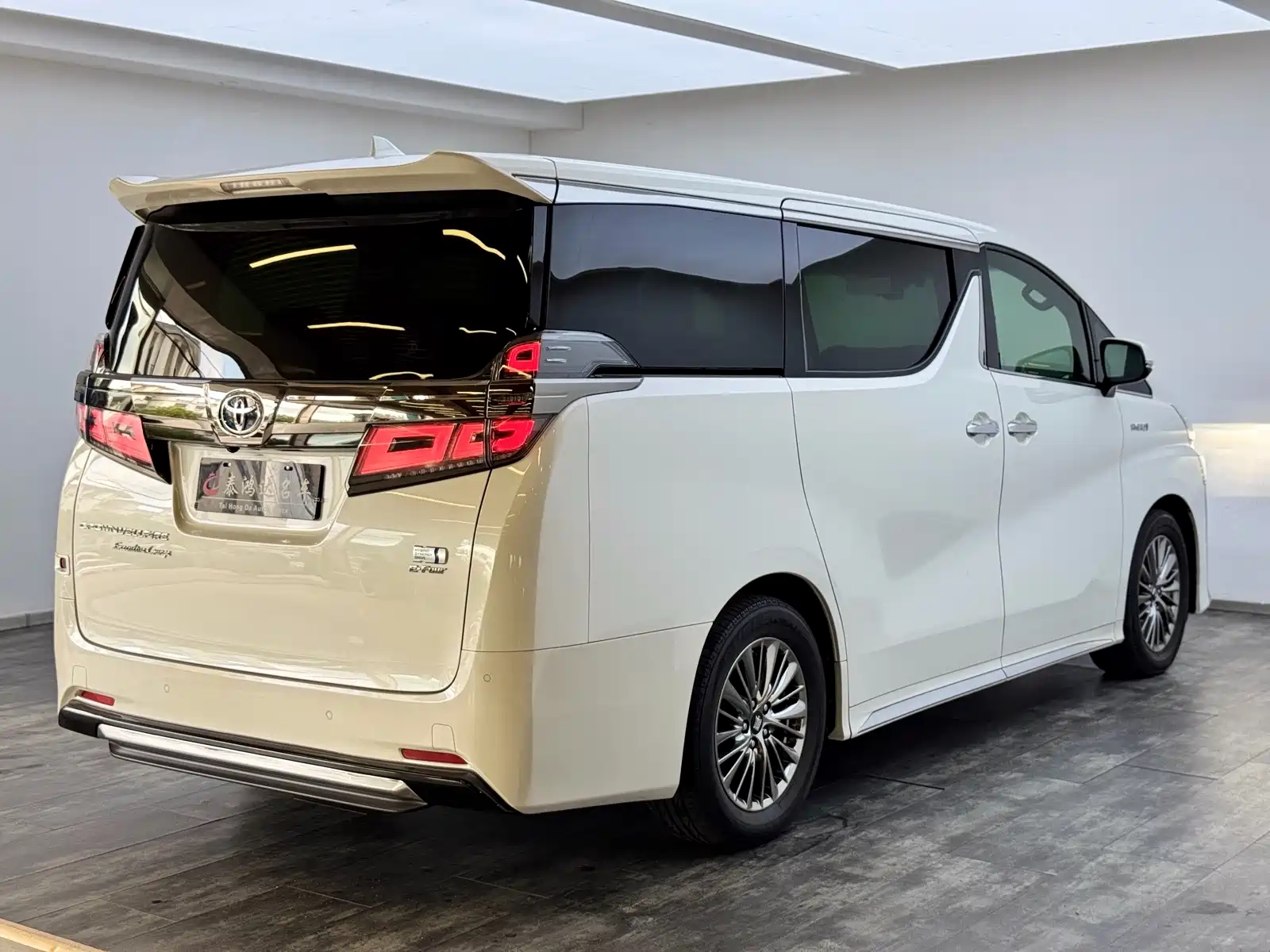 Фото 7 - Toyota Vellfire