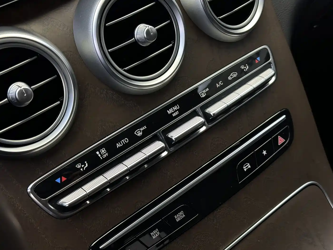 Mercedes-Benz GLC 2022 Facelift GLC 300 L 4MATIC Dynamic Collector's Edition фото 13