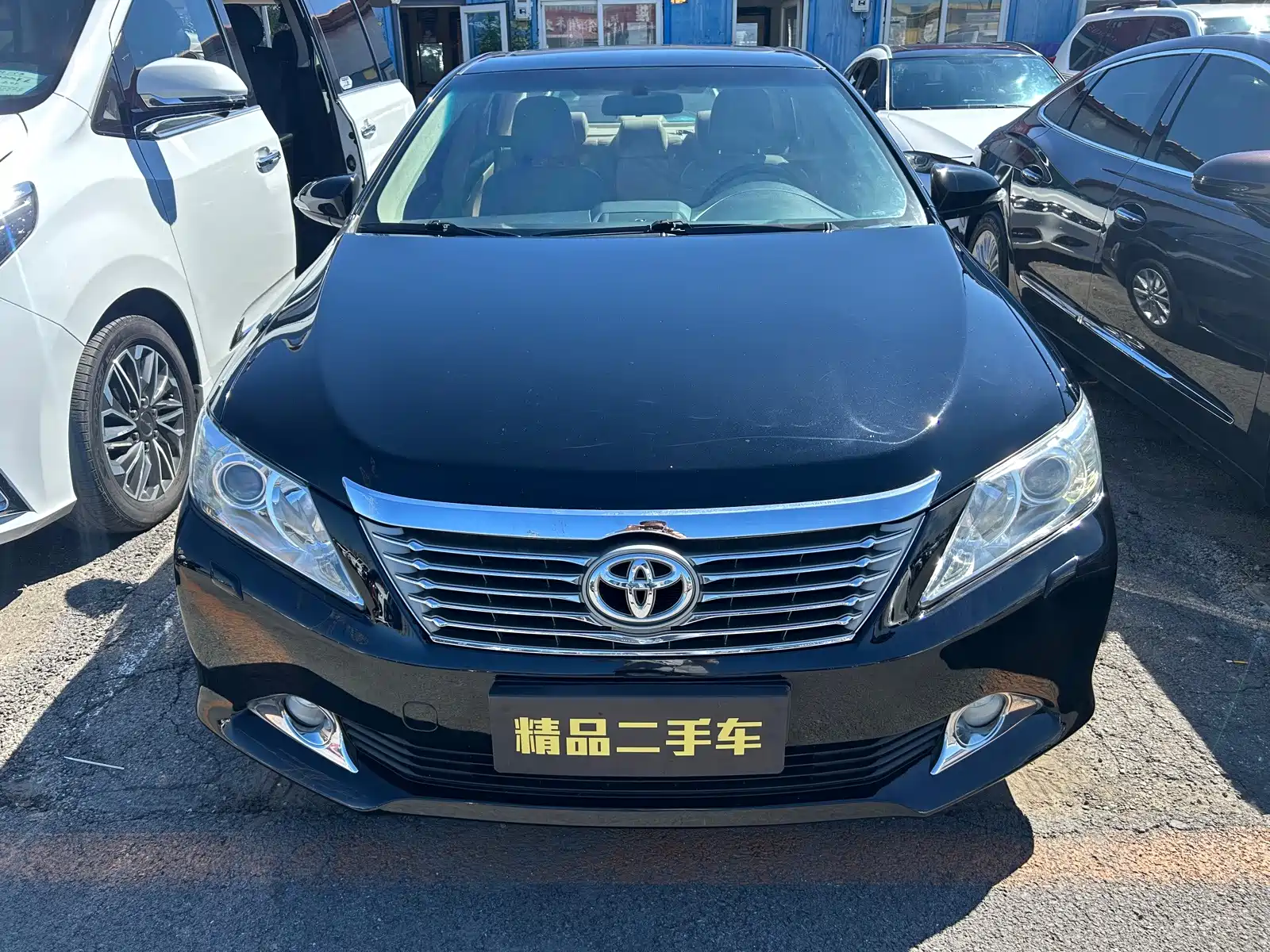 Фото 2 - Toyota Camry