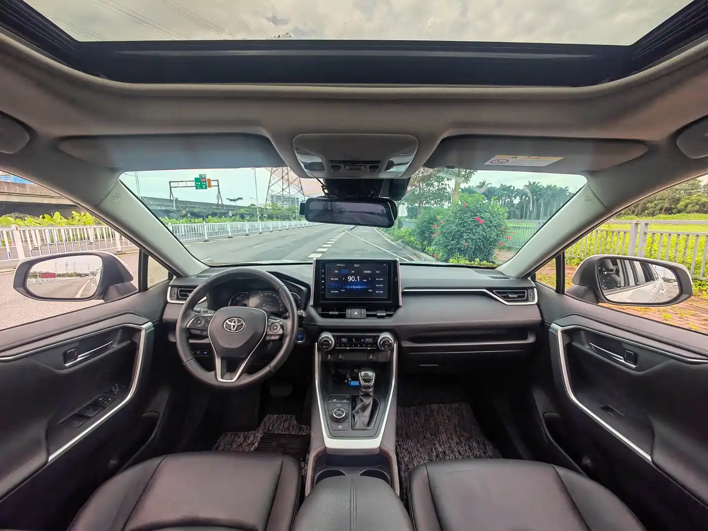 Toyota RAV4 Rongfang 2020 Hybrid 2.5L E-CVT 4WD Elite PLUS фото 10