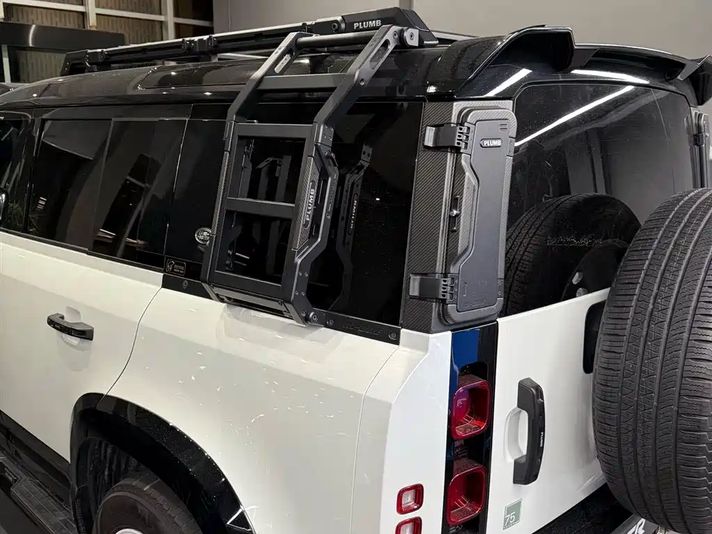 Land Rover Defender 2023 110 3.0T P400 75th Anniversary Legend Edition фото 13