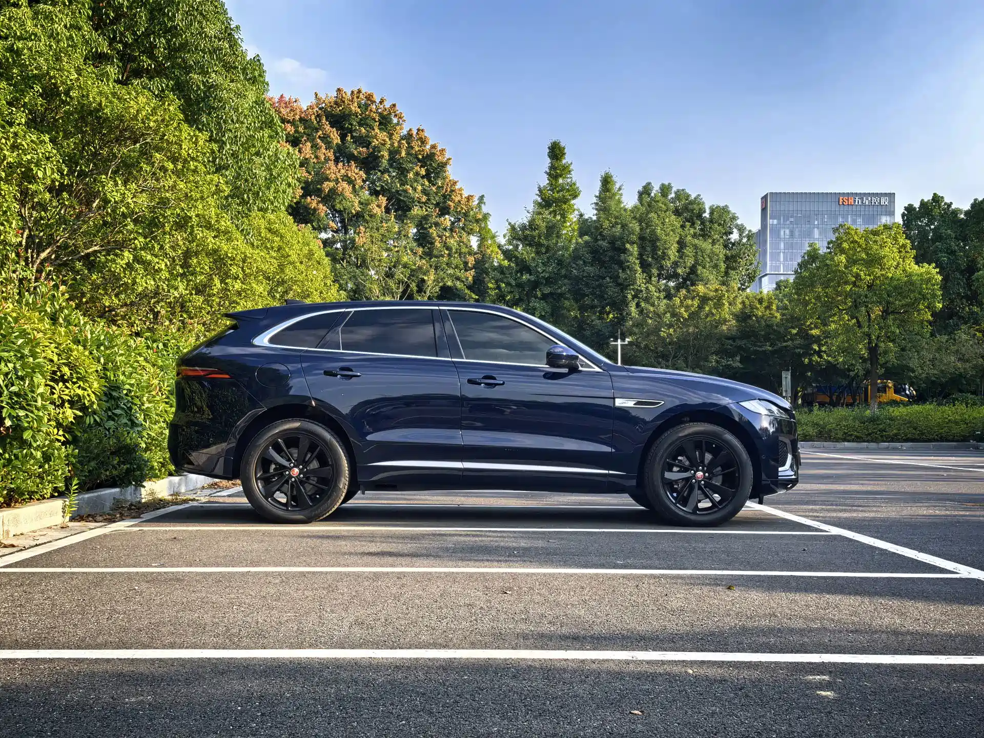 Photo 4 - Jaguar F-PACE