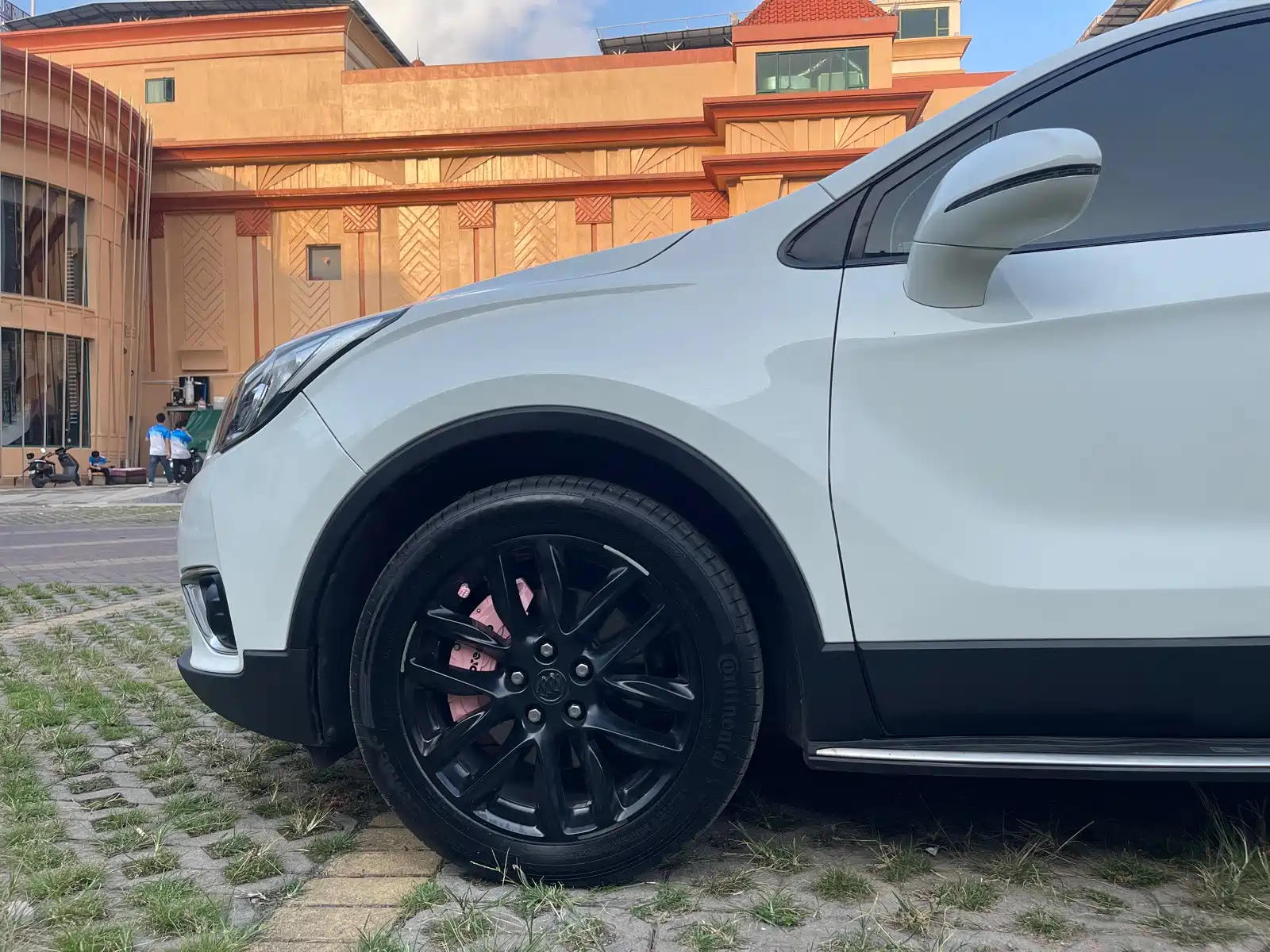 صورة 8 - Buick Envision Plus