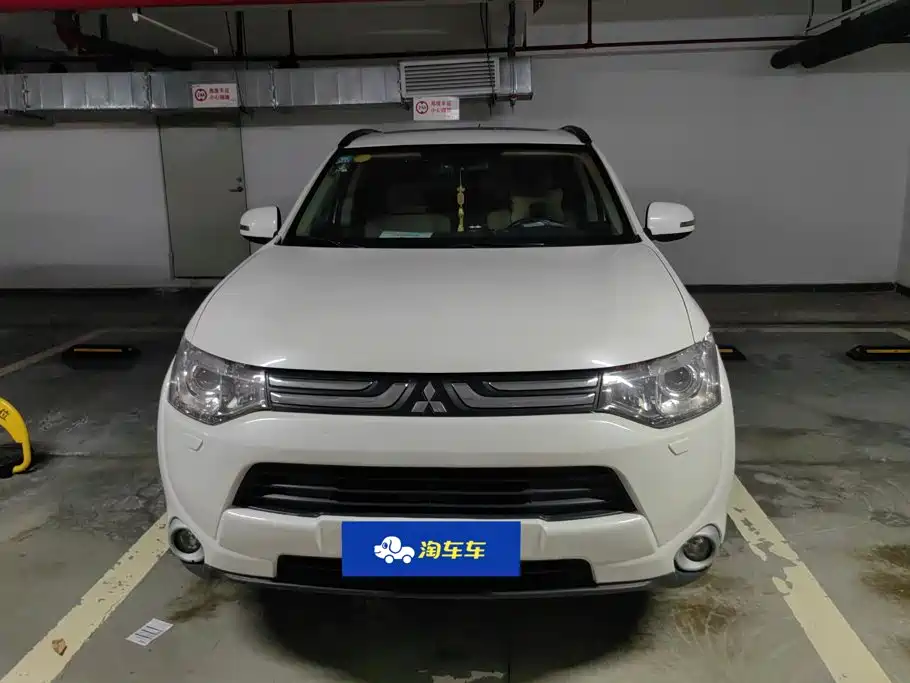 صورة 2 - Mitsubishi Outlander (Import)