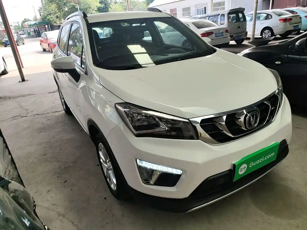 Фото 4 - Changan CS15