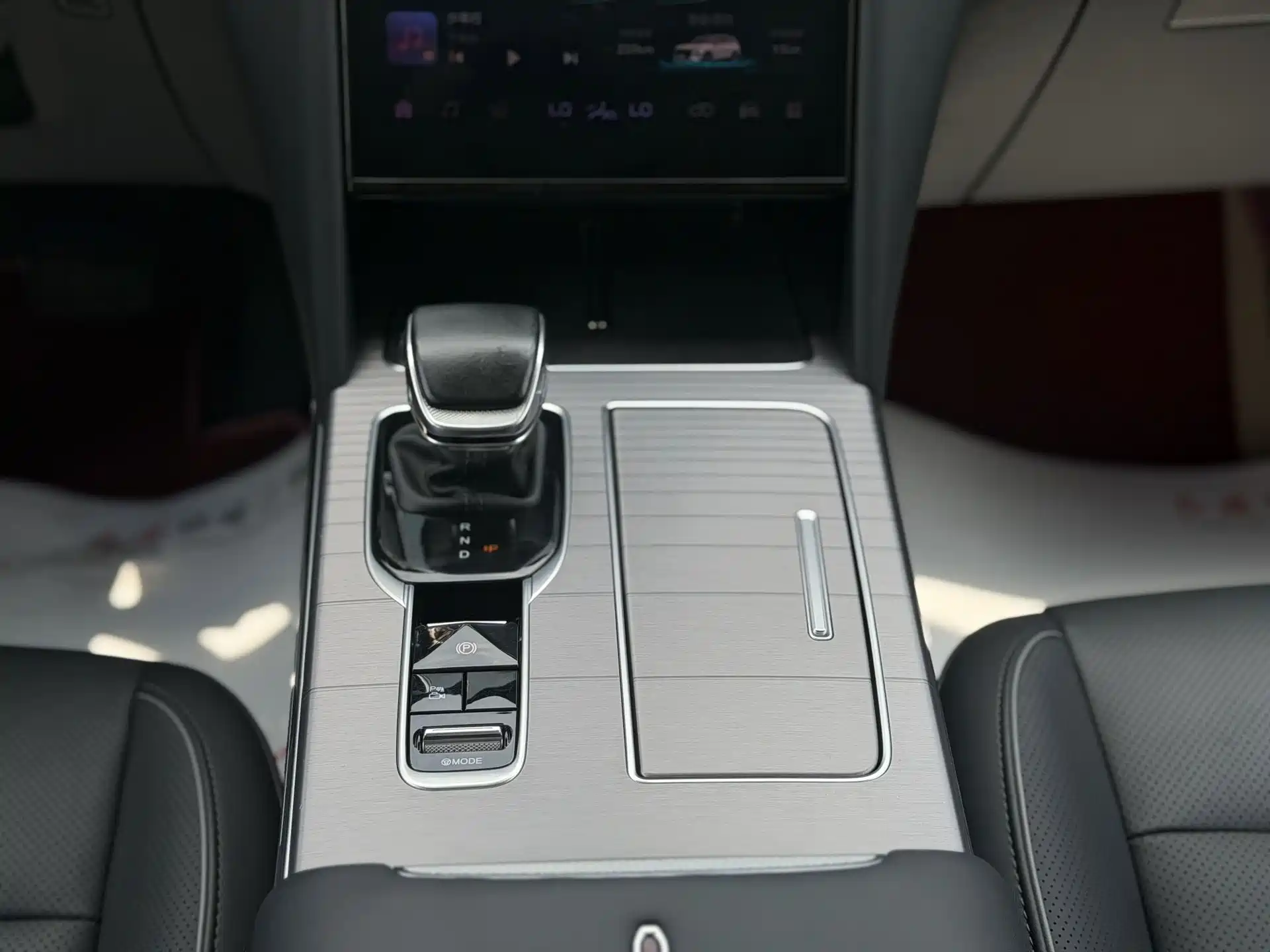 صورة 21 - Hongqi HS7 PHEV