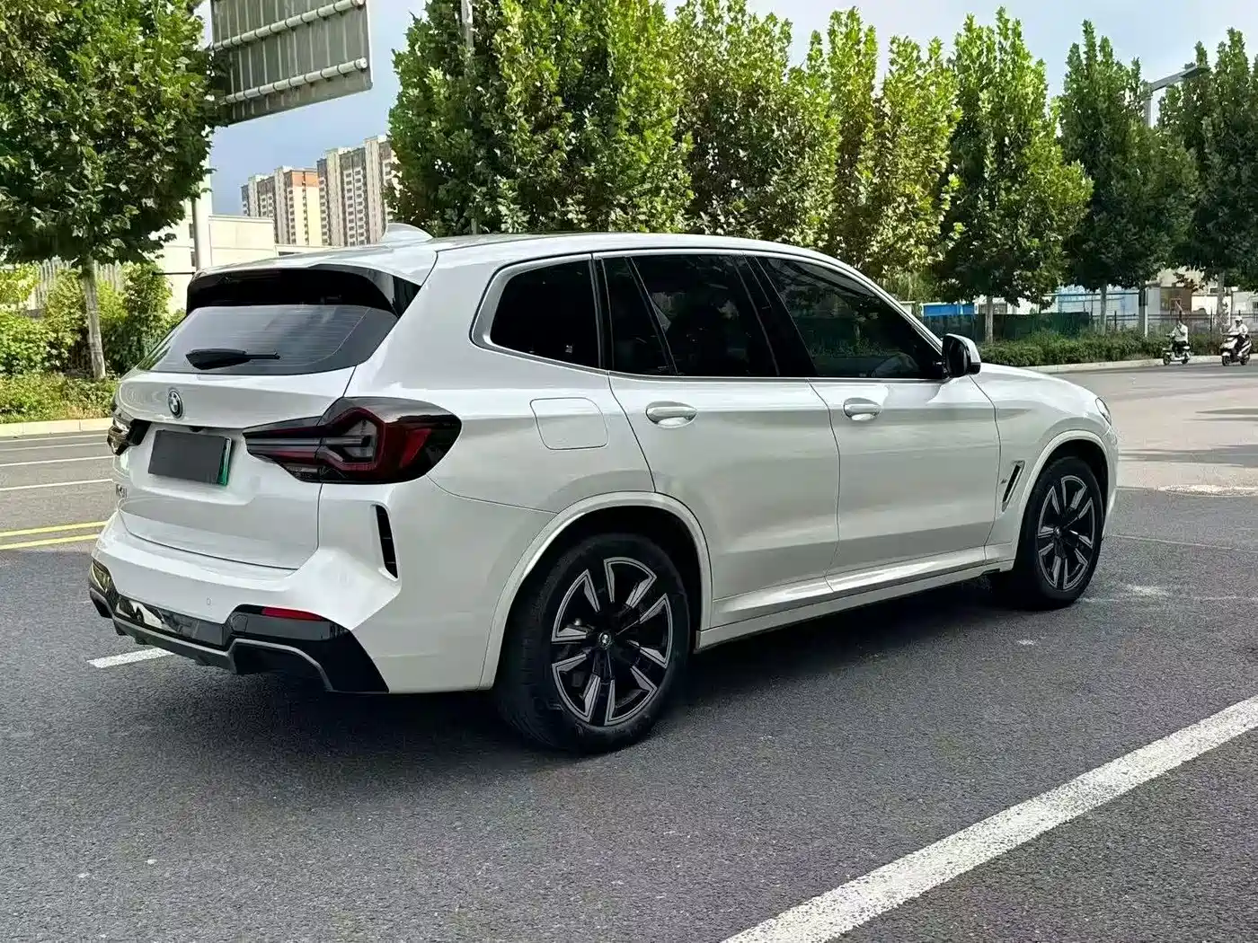 Photo 7 - BMW iX3