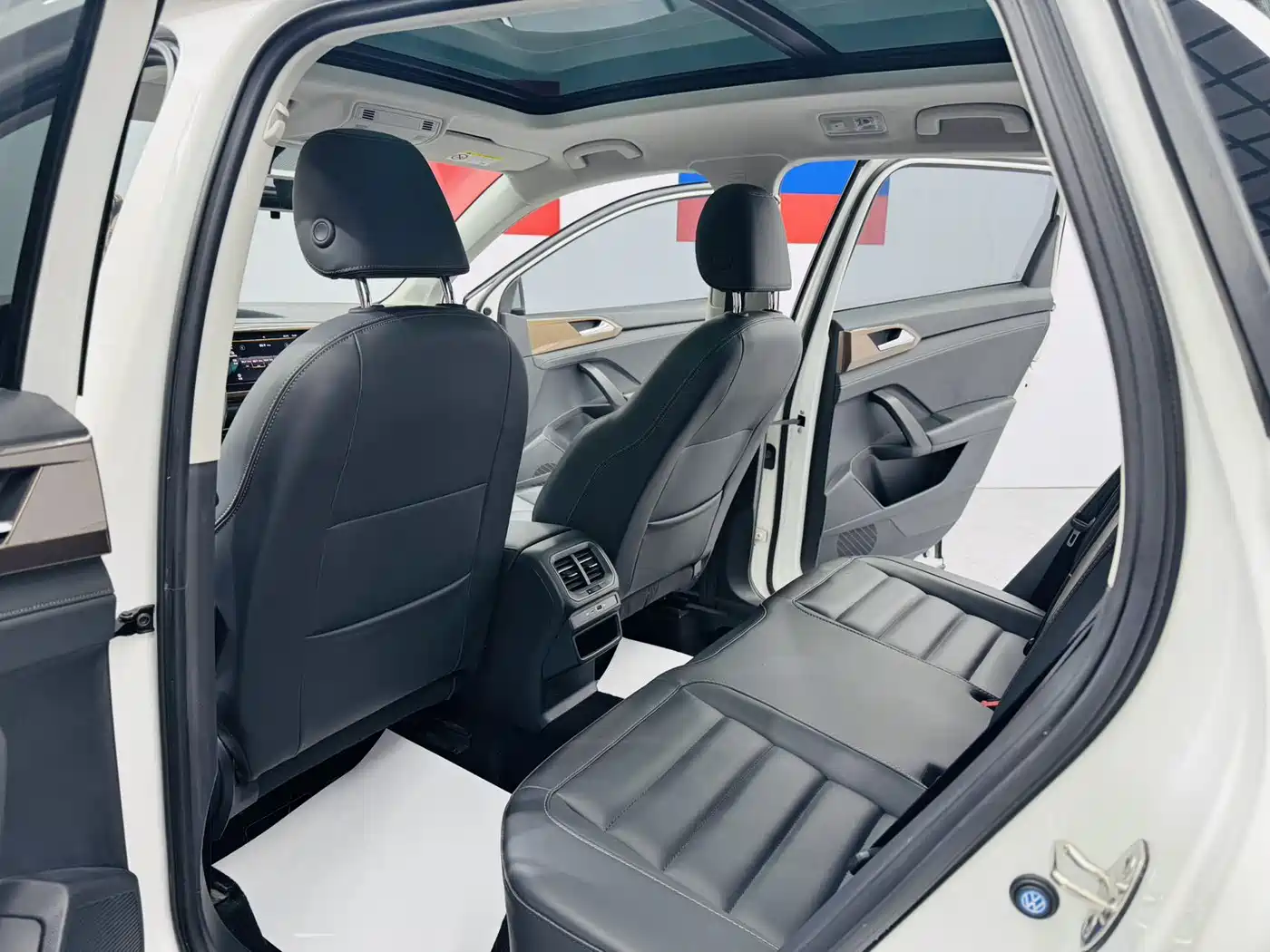 Volkswagen Tharu 2021 Model 280TSI 2WD Luxury Edition фото 7