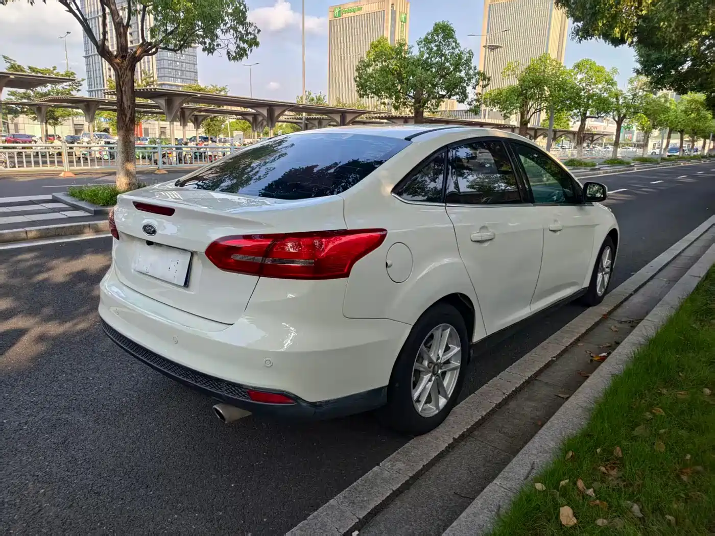 Ford Focus 2016 2015 Sedan EcoBoost 180 Automatic Elite