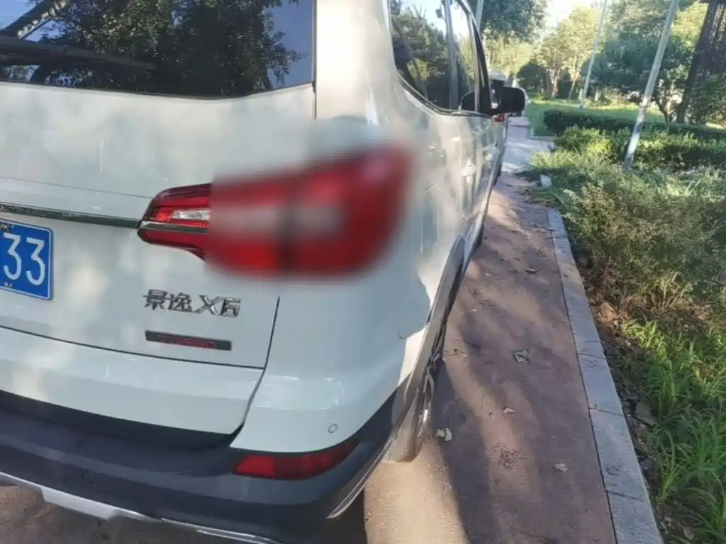 Photo 8 - Dongfeng Fengxing Jingyi X6