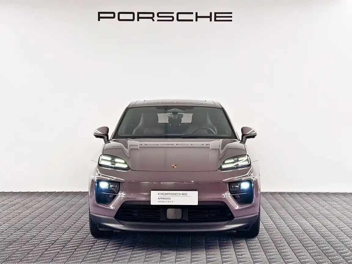 Фото 2 - Porsche Macan EV