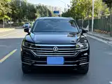 Фото 2 - Volkswagen Touareg