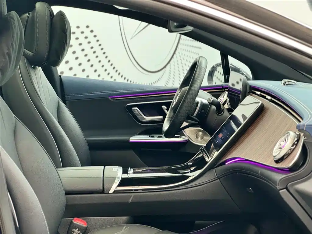 Mercedes-Benz EQE 2025 Model 500 4MATIC Luxury Edition фото 9