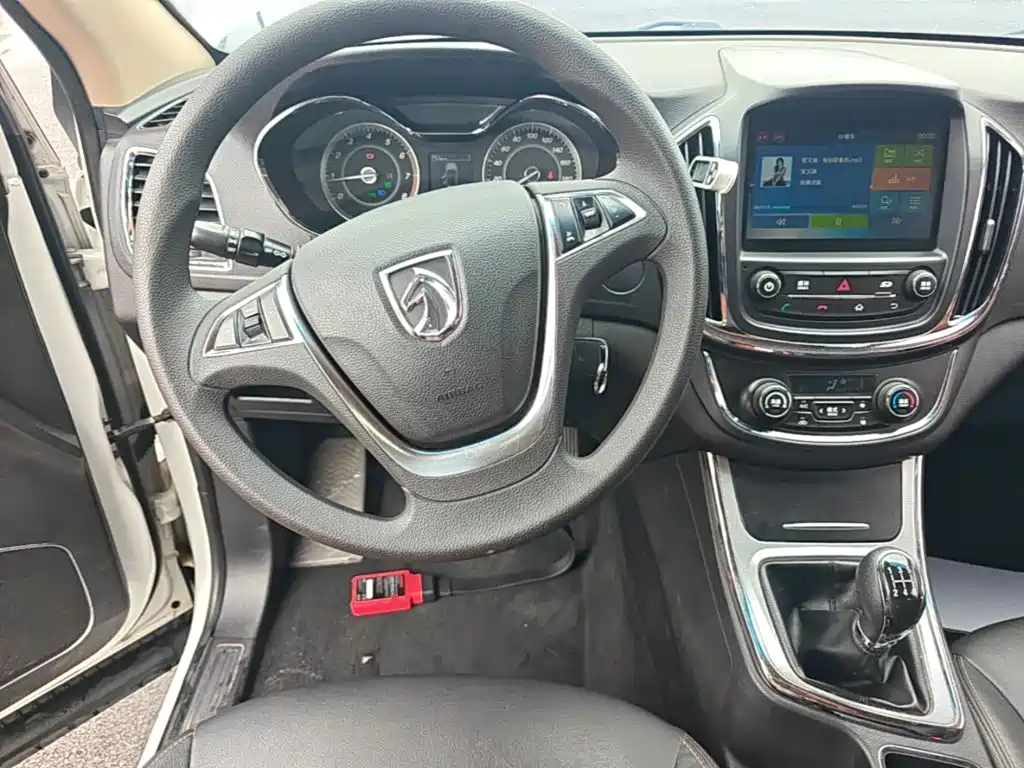 Baojun 560 2015 2015 1.8L Manual Elite