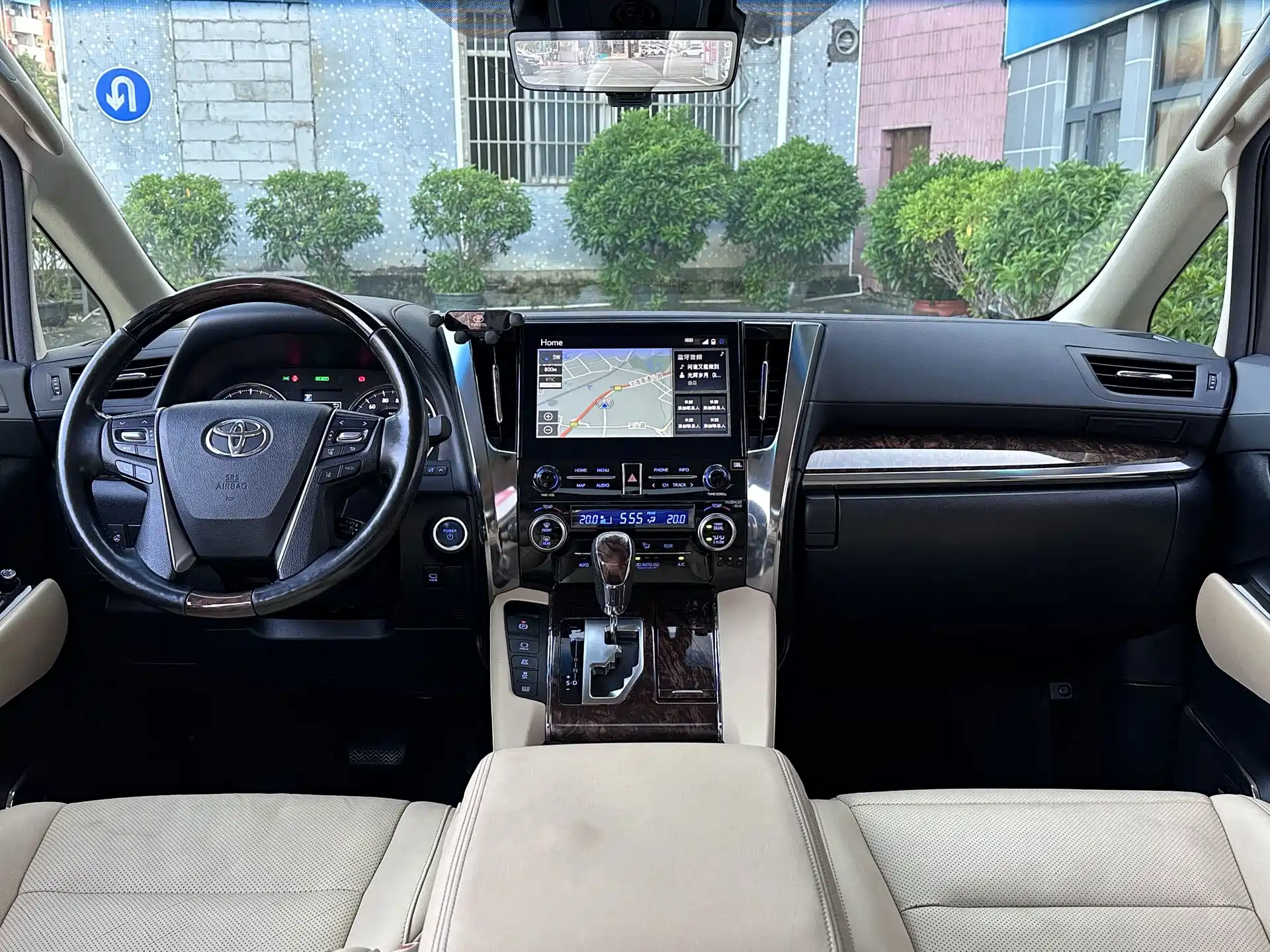 Фото 5 - Toyota Alphard