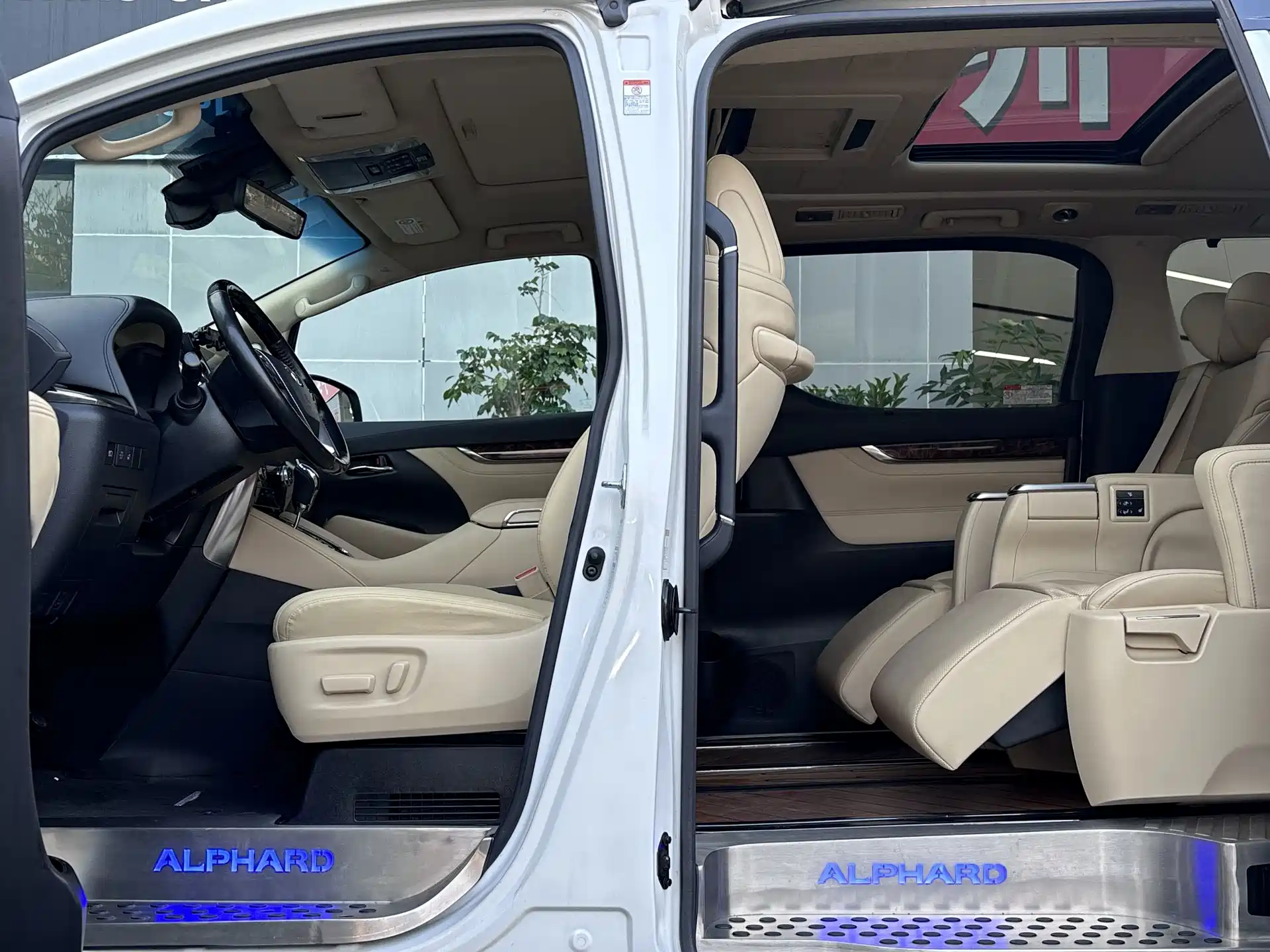 Фото 10 - Toyota Alphard