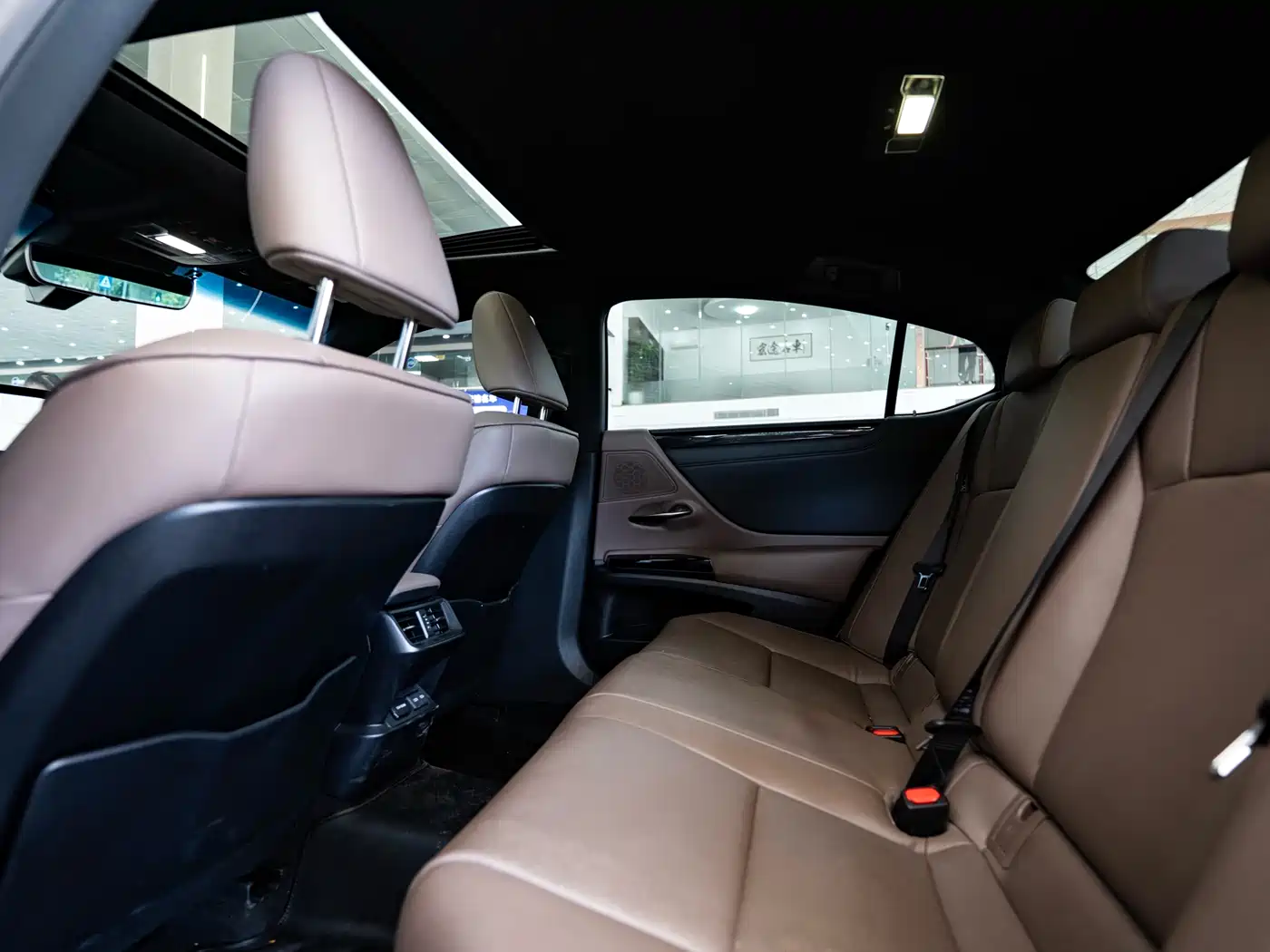 Lexus ES 2022 300h Excellence Edition фото 11
