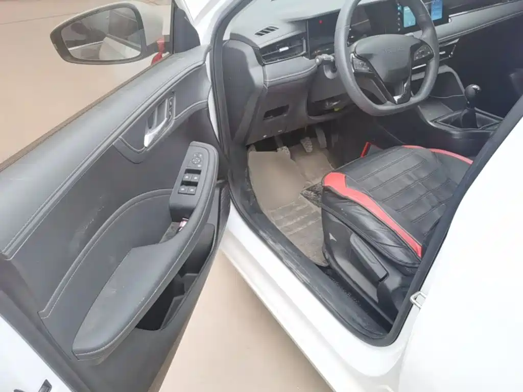 Roewe i5 2025 2023 1.5L Manual Comfort Edition