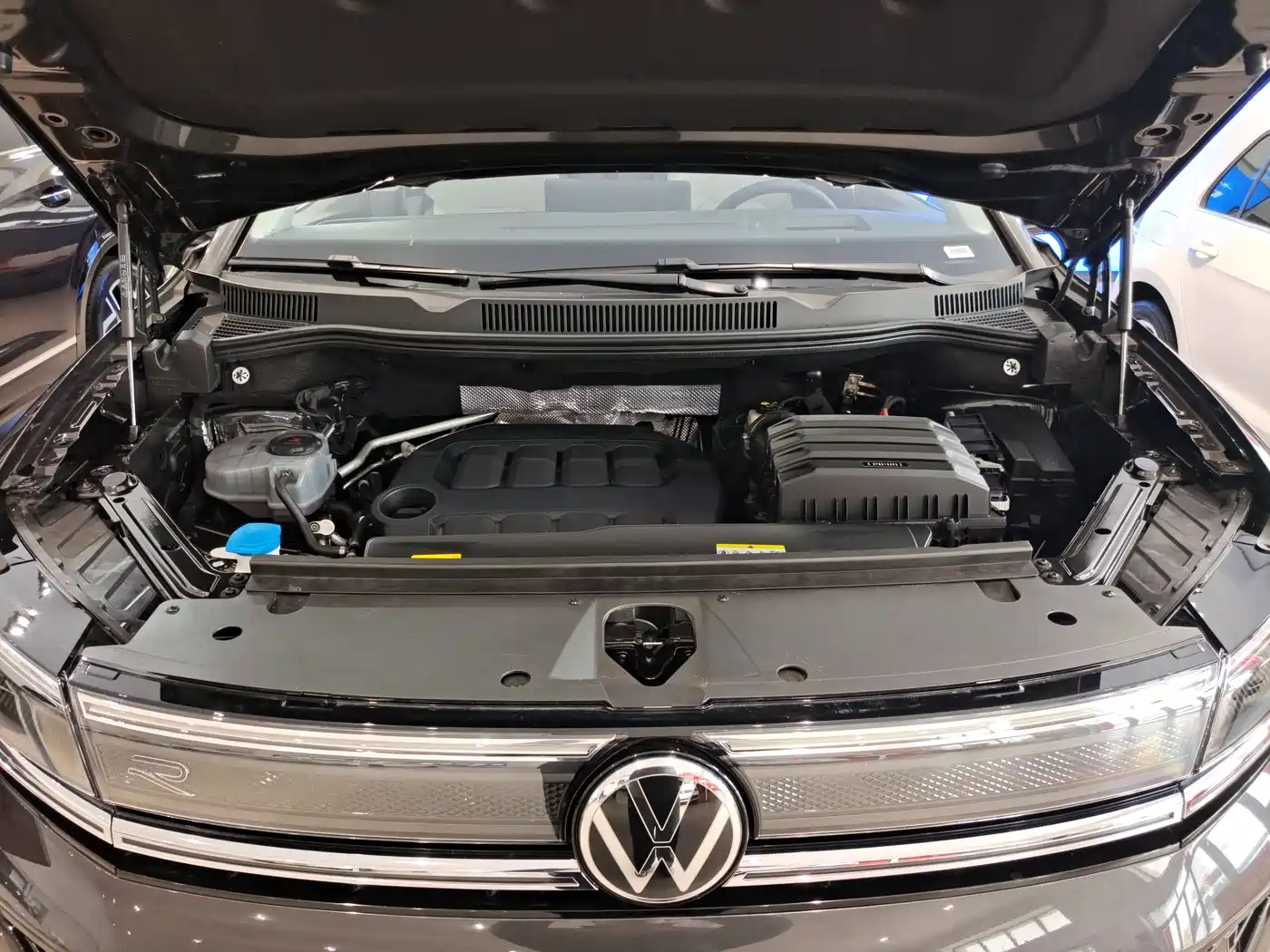 Volkswagen Talagon 2025 450TSI R-Line 6-Seater фото 6