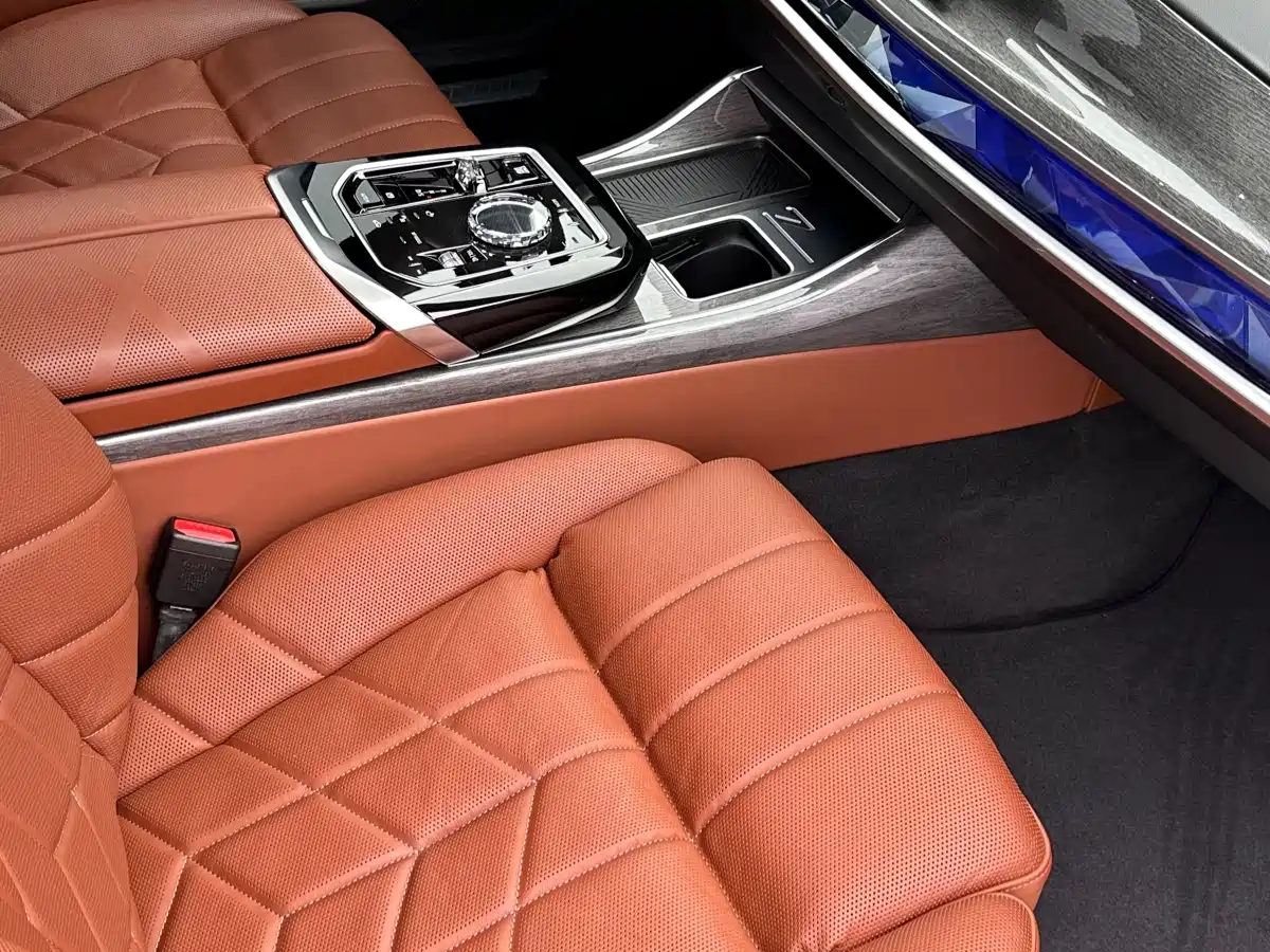 BMW 7 Series 2023 Facelift 740Li Exclusive M Sport Package фото 33