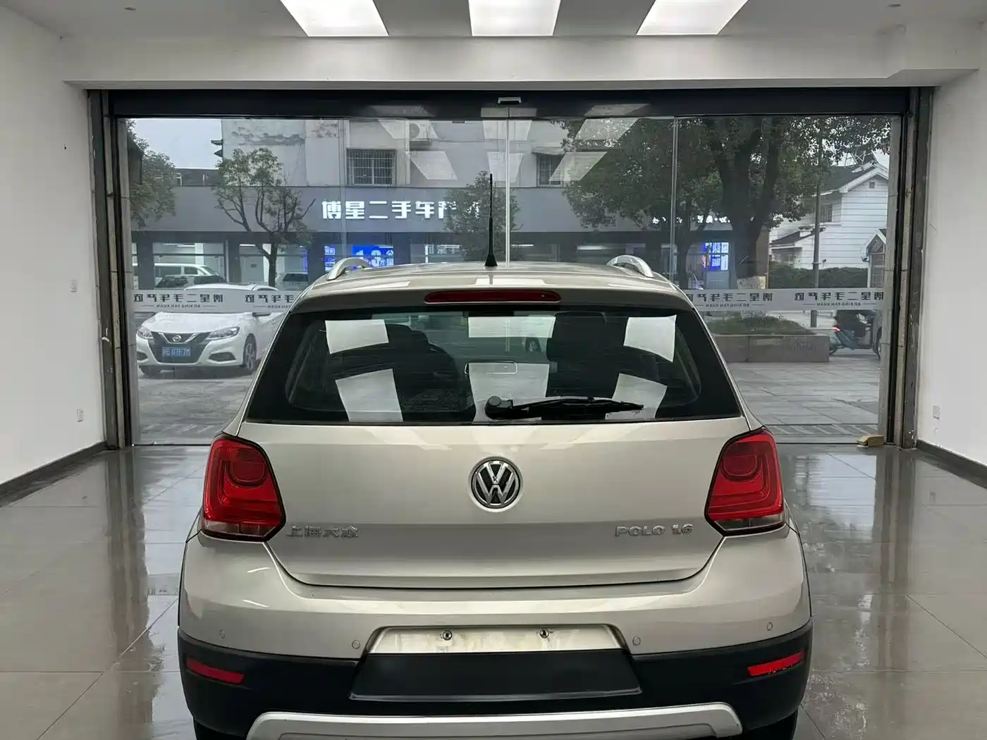 Volkswagen Polo 2012 1.6L Cross Polo AT фото 8