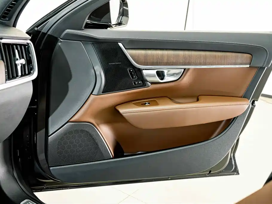 Photo 15 - Volvo S90