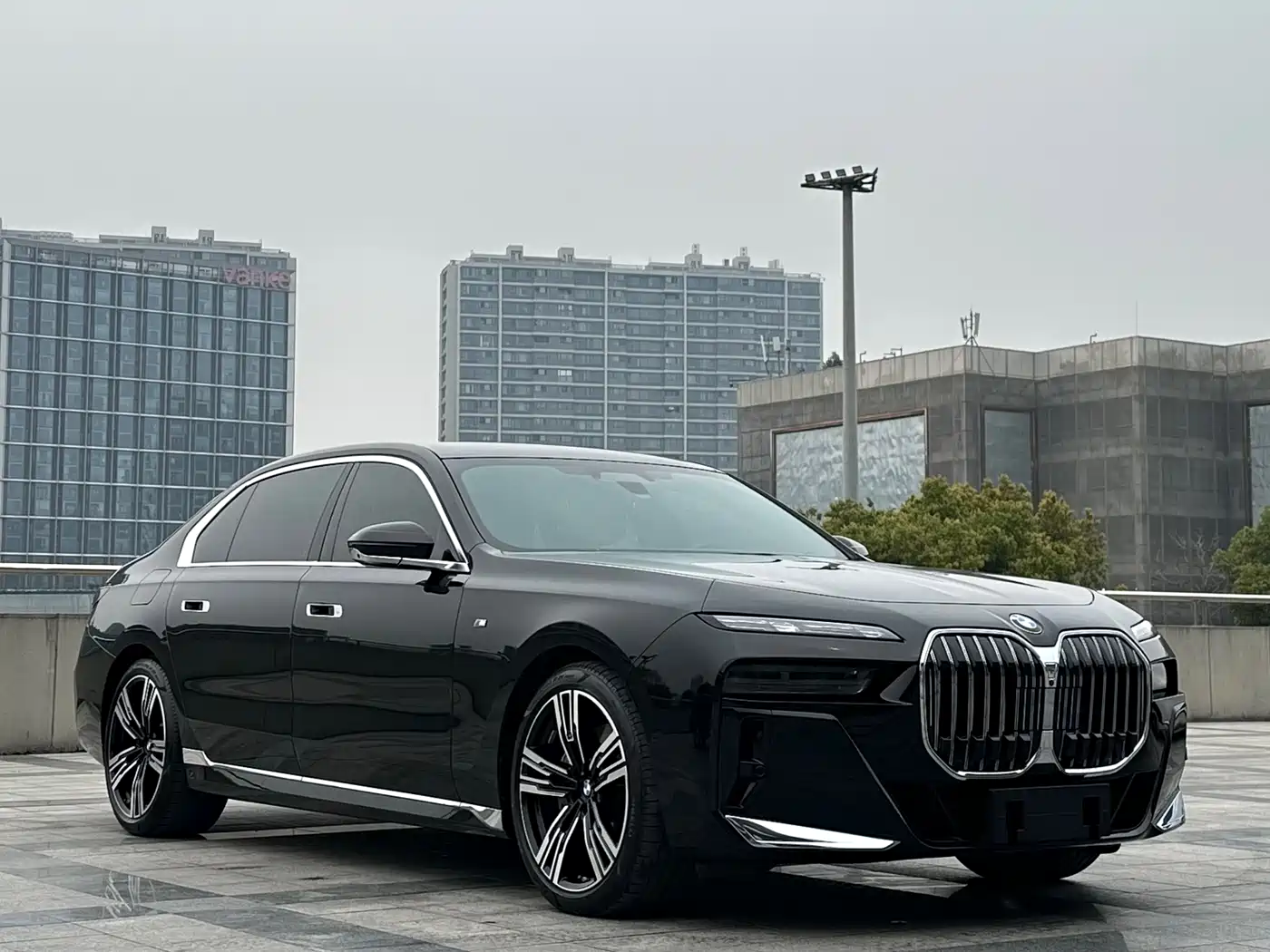BMW 7 Series 2023 Facelift 740Li Exclusive M Sport Package фото 3
