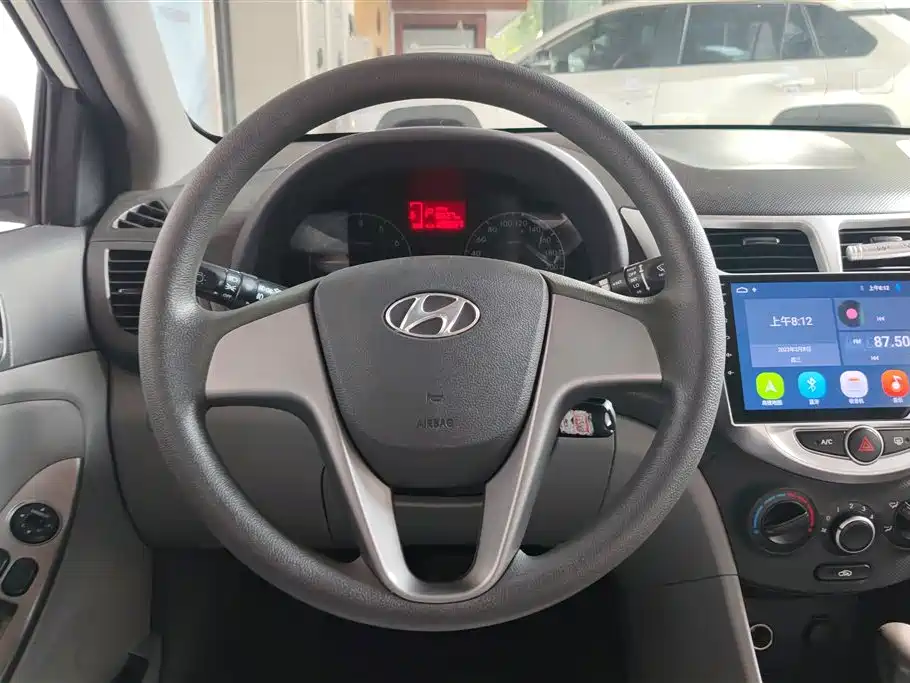 Hyundai Verna 2014 1.4L Automatic Smart GLS фото 15