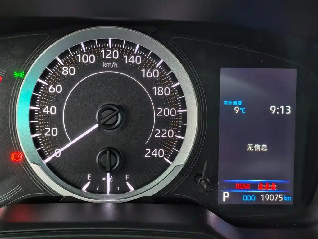 Toyota Levin 2023 185T CVT Luxury фото 9