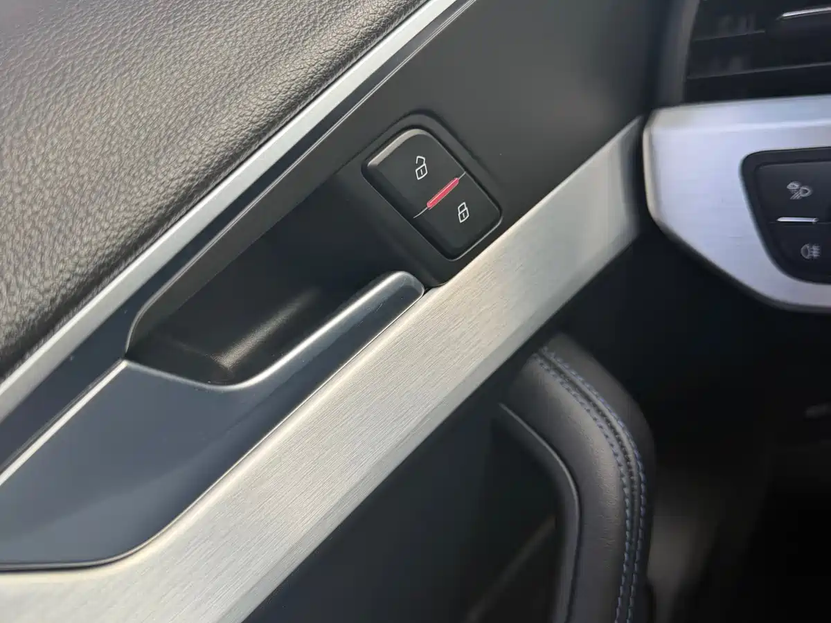 Фото 11 - Audi A4L