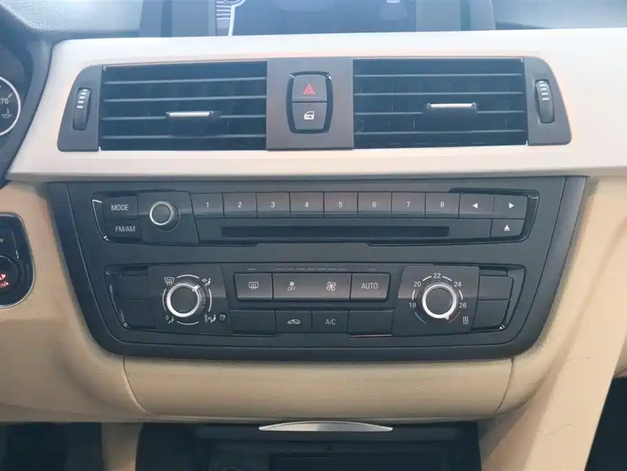 BMW 3 Series 2014 320i Progressive фото 8