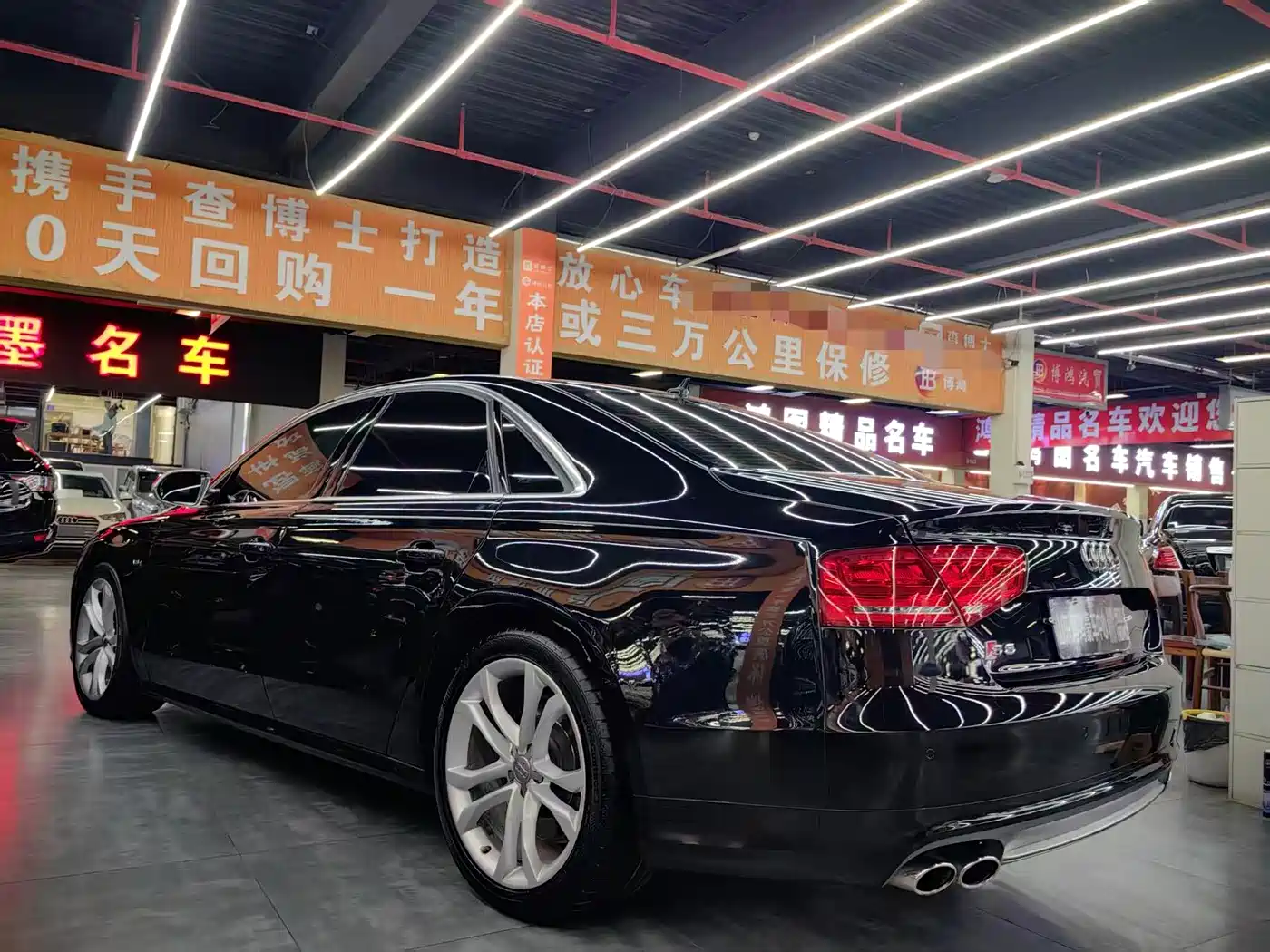 Audi S8 2014 S8 4.0TFSI quattro фото 17