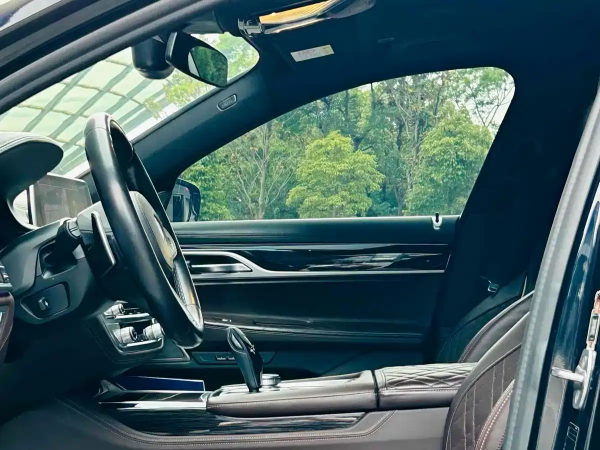 BMW 7 Series 2021 Model 740Li Leading M Sport Package фото 17