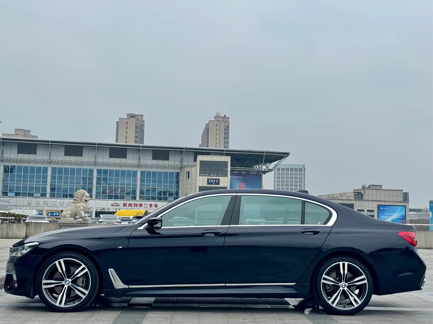 BMW 7 Series 2018 740Li xDrive Premium Type Excellence Package фото 5