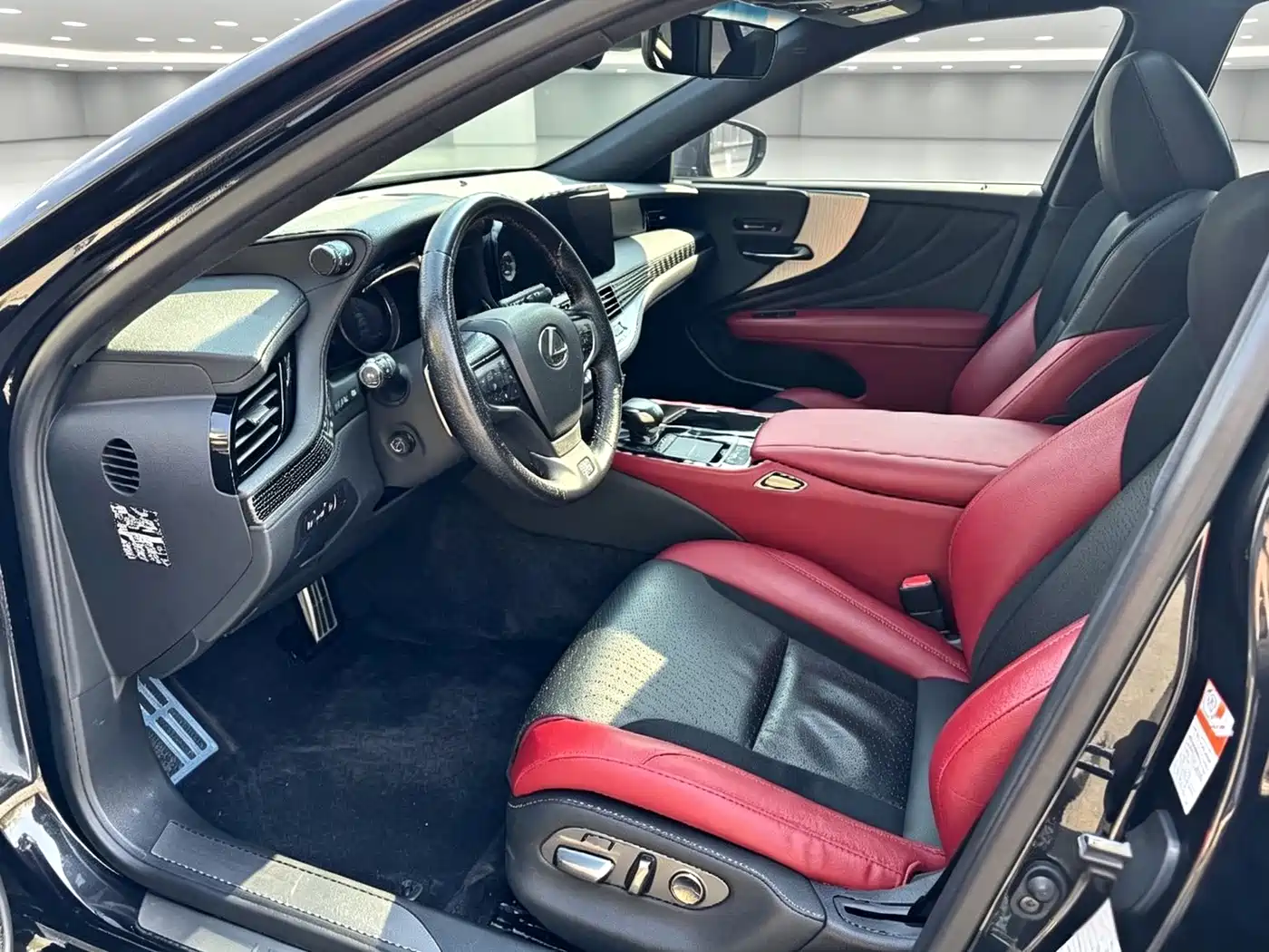 Фото 3 - Lexus LS