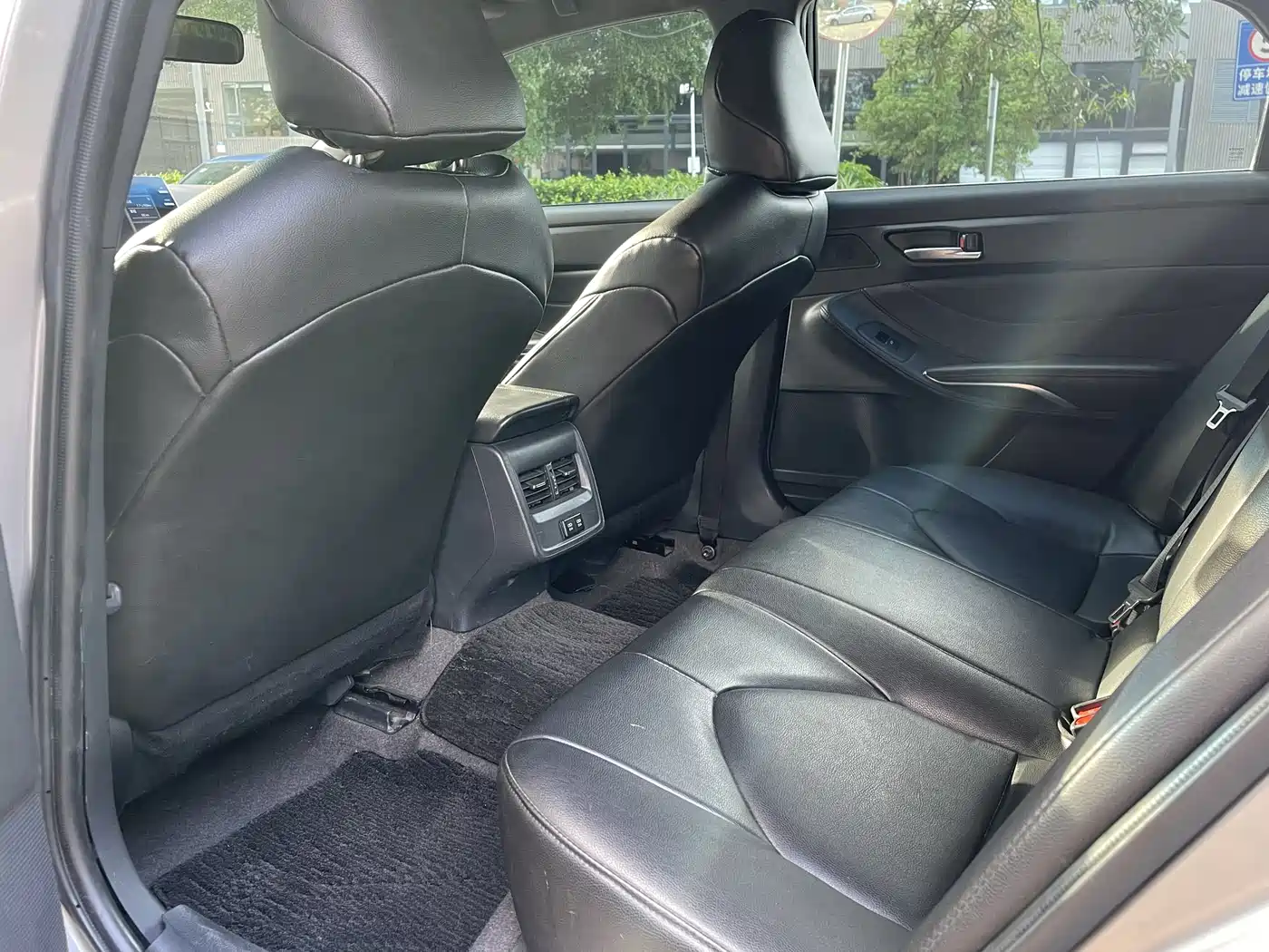 Toyota Avalon 2022 2.0L Progressive Edition фото 6