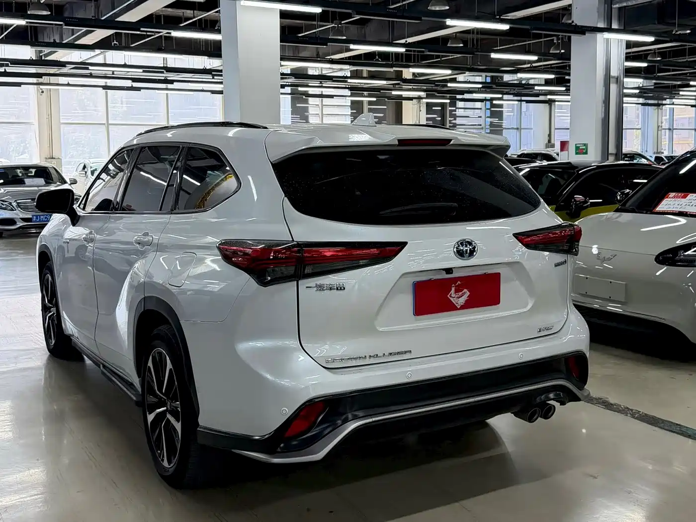 Фото 7 - Toyota Crown Kluger