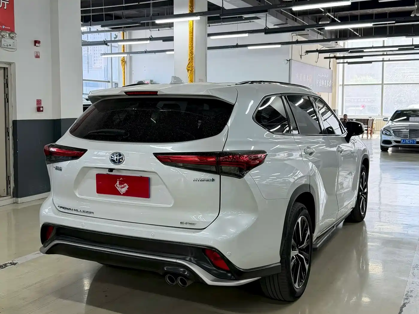 Фото 9 - Toyota Crown Kluger
