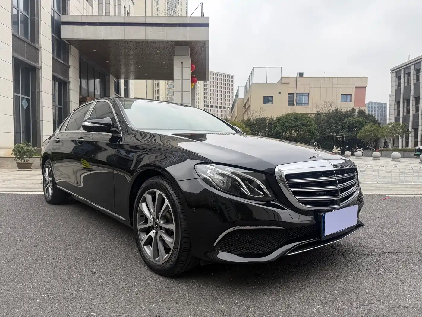 Mercedes-Benz E-Class 2019 E 300 L Fashion фото 3