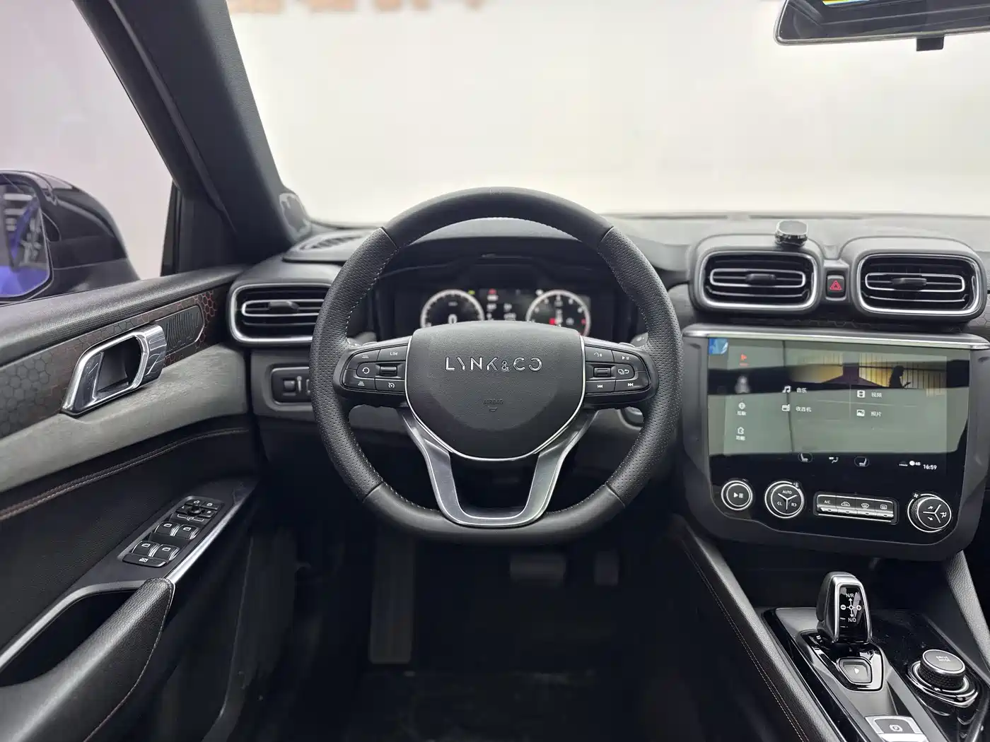 Lynk & Co 03 2020 2.0TD Auto Power Pro Edition фото 5