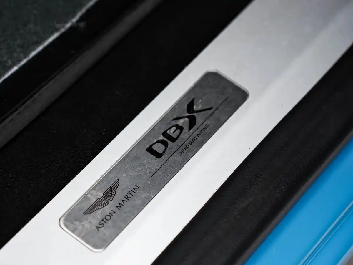 ASTON MARTIN DBX