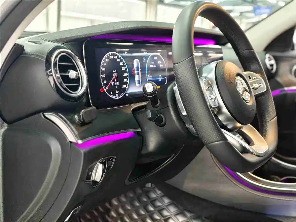 Mercedes-Benz E-Class 2019 E 300 L Sport Fashion фото 21