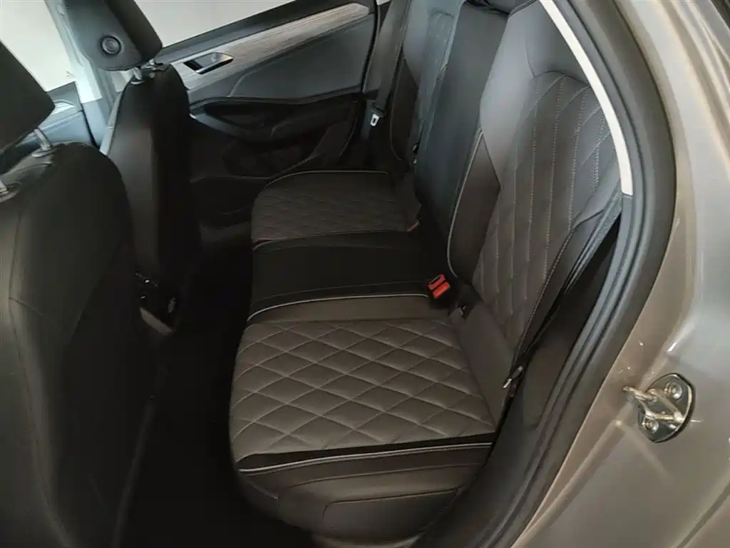 Volkswagen Sagitar 2023 300TSI DSG Surpassing Edition фото 17