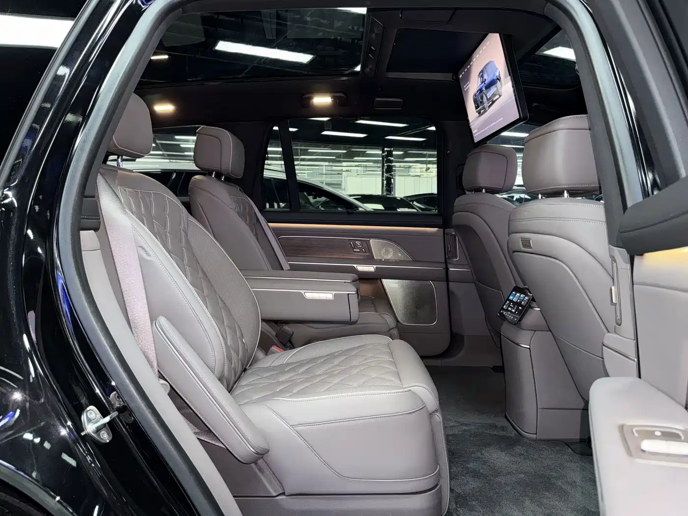 NIO ES8 2026 2025 Model 6-Seat Executive Luxury Edition