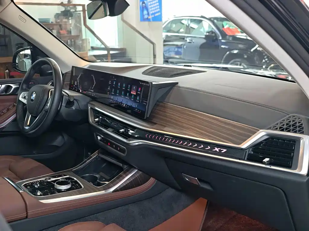 BMW X7 2025 2024 xDrive40i Leading Luxury Package