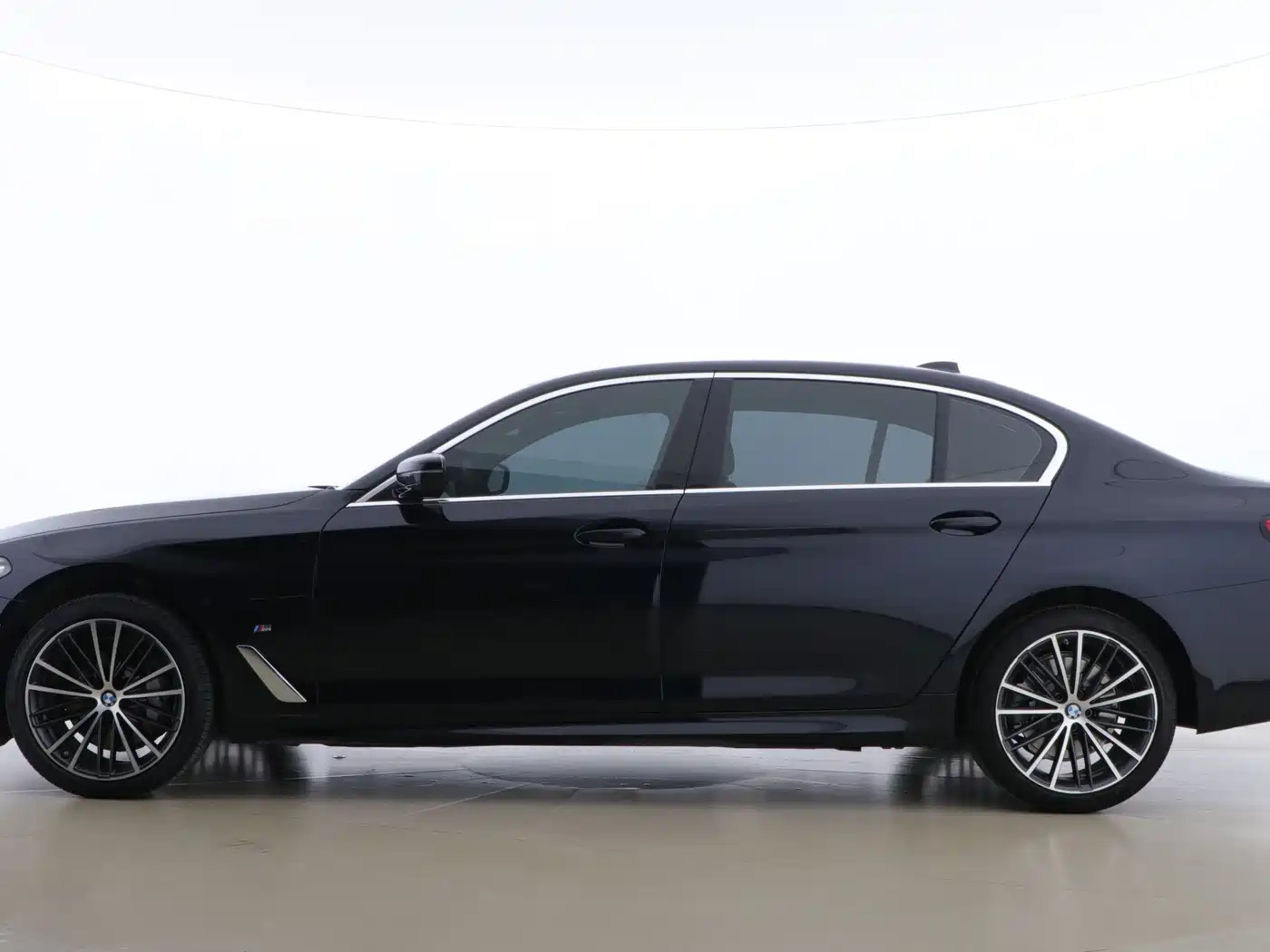BMW 5 Series 2023 530Li Leading M Sport Package фото 7
