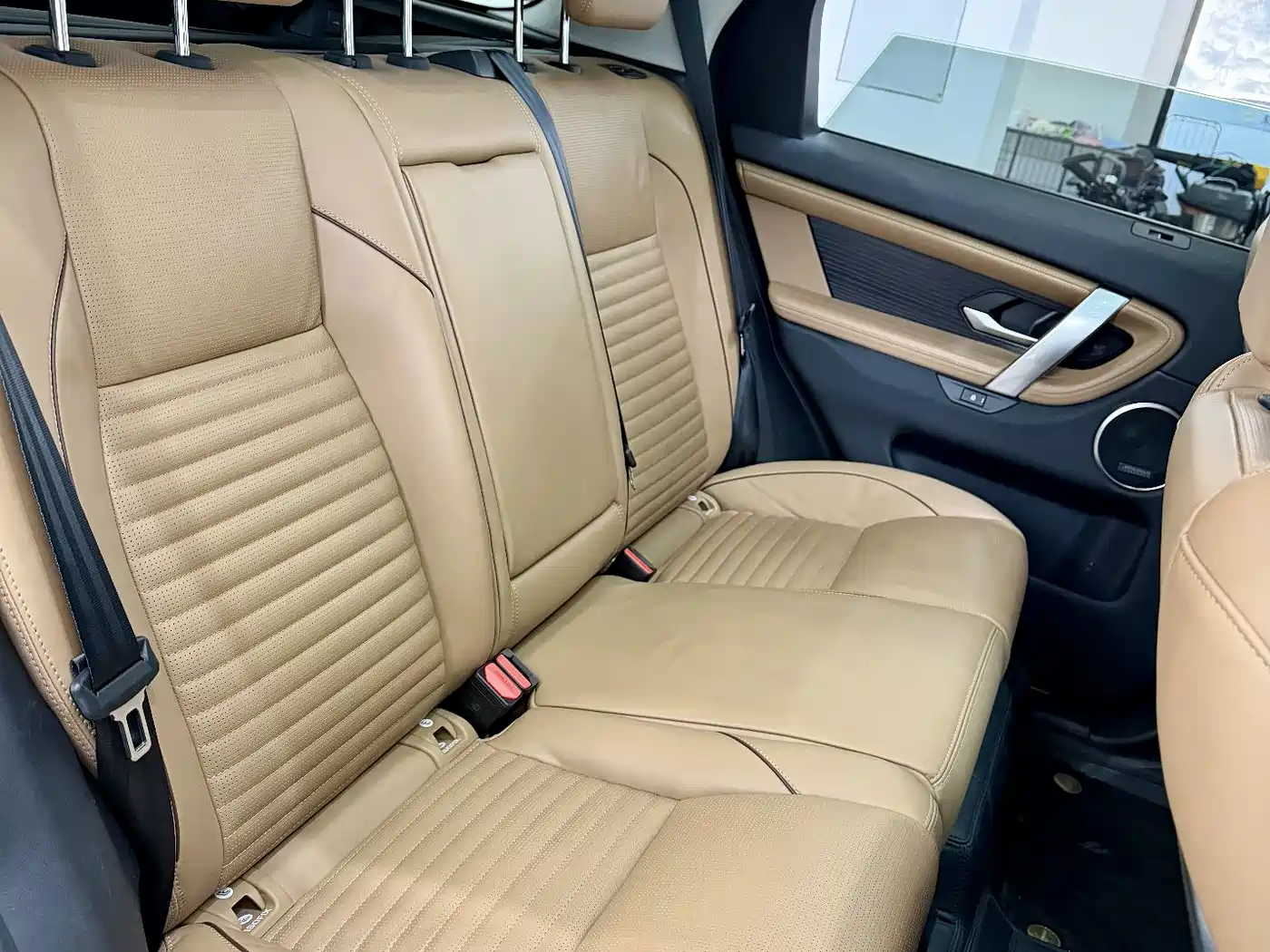 Land Rover Discovery Sport 2024 Luxury Custom Edition фото 9
