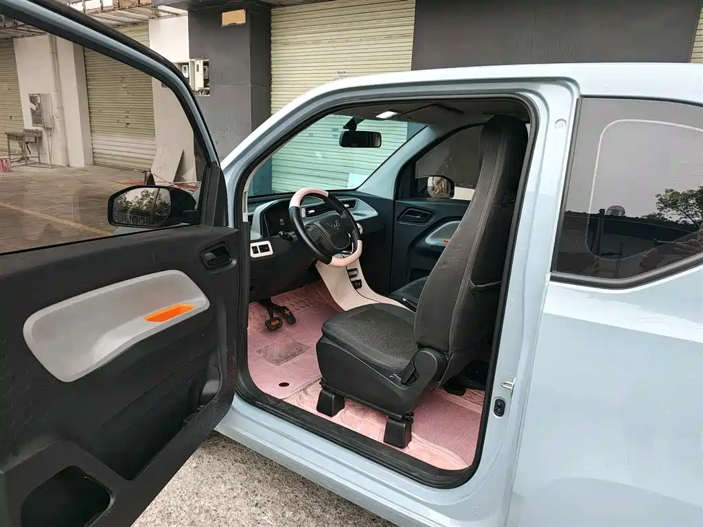 WULING AUTOMOBILE HONGGUANG MINIEV